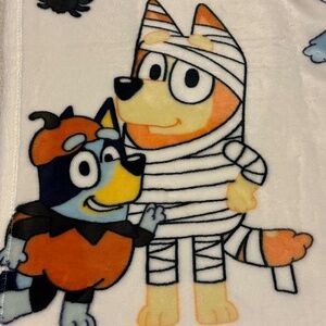 Bluey | NWT Bluey & Family Plush Halloween Throw Blanket